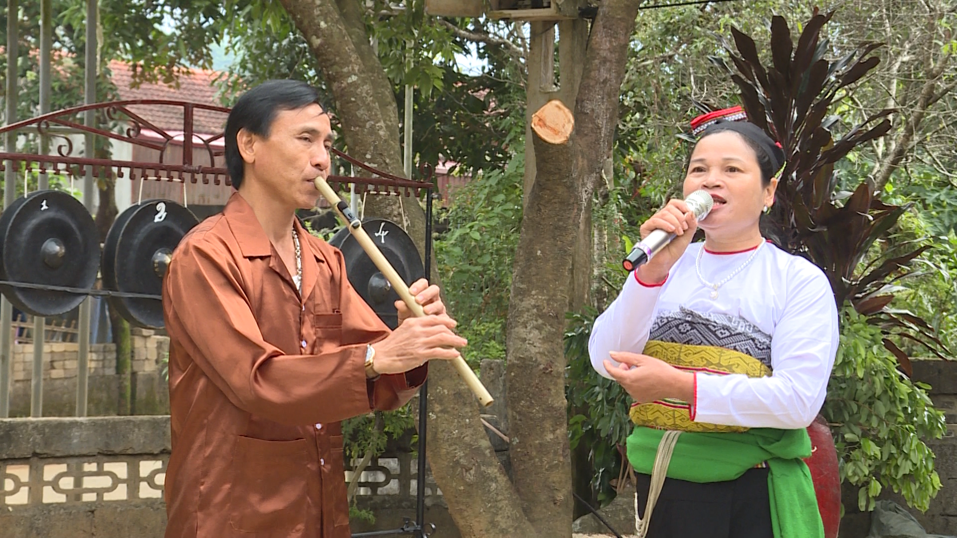 Nghệ nhân Lê Thị Hương: Người “tiếp lửa” văn hóa truyền thống