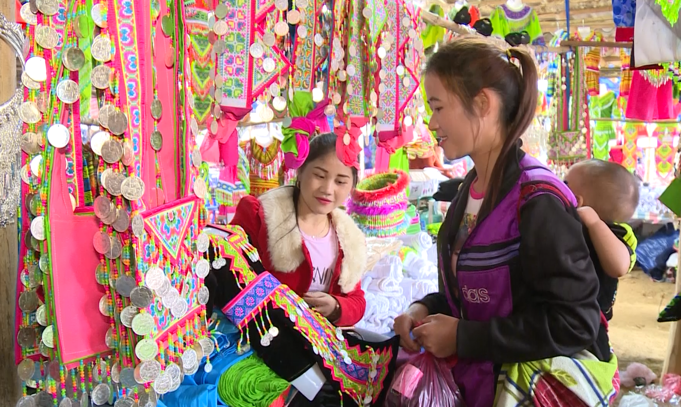 Xuống chợ ngày xuân