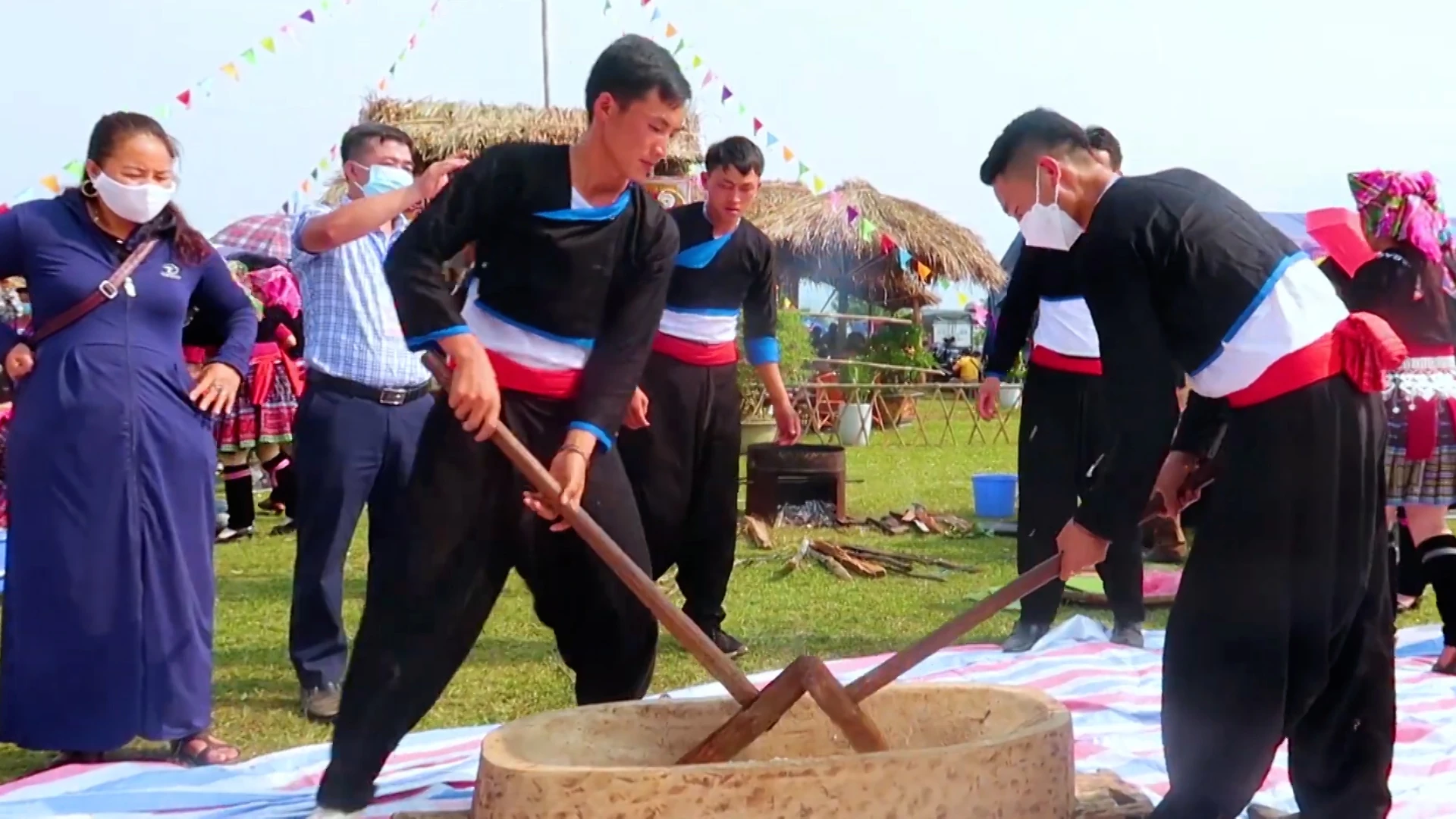 Hương bánh dày đánh thức vị Tết 