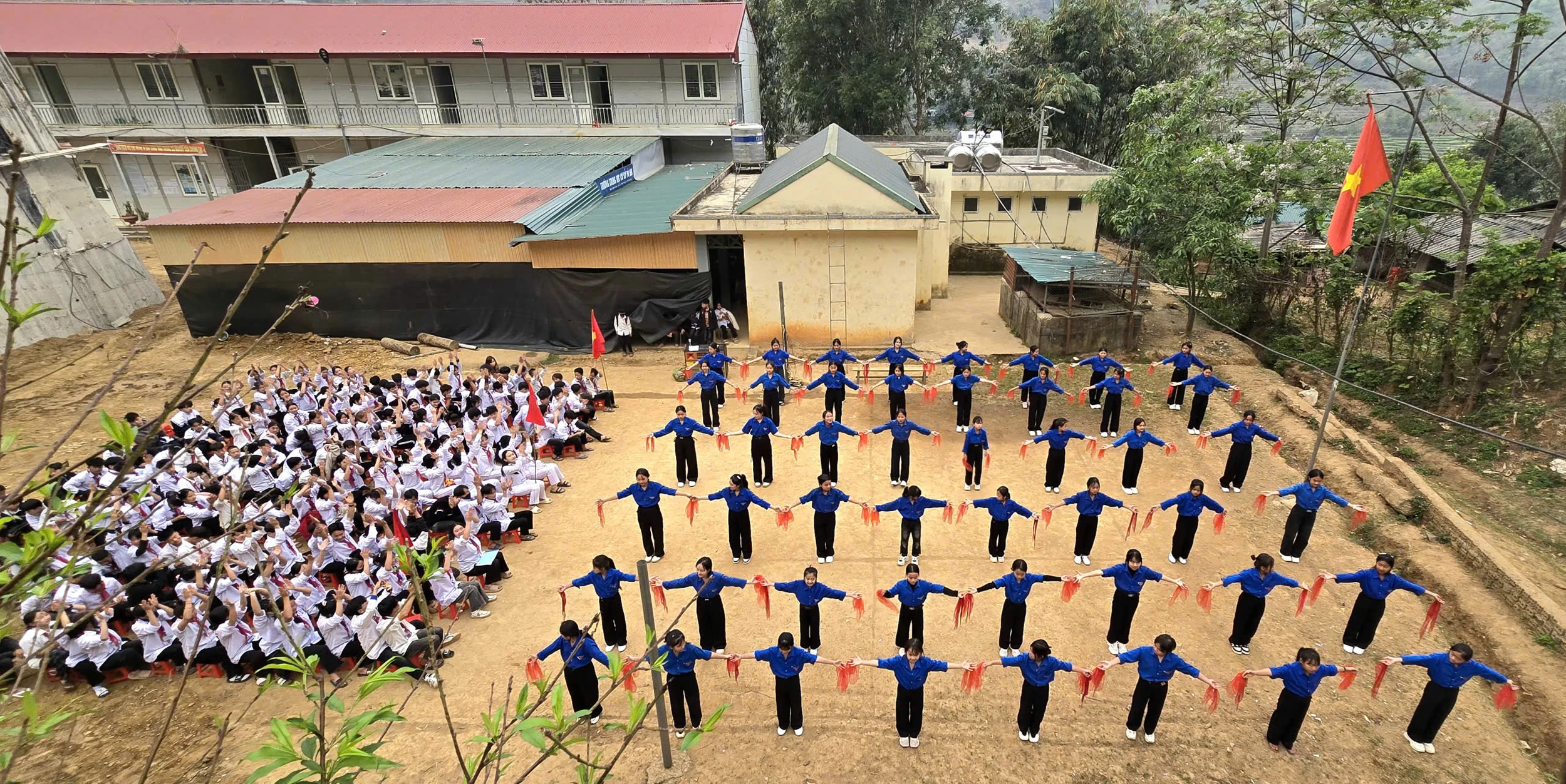 Tết yêu thương cho học sinh nơi vùng cao Pù Nhi