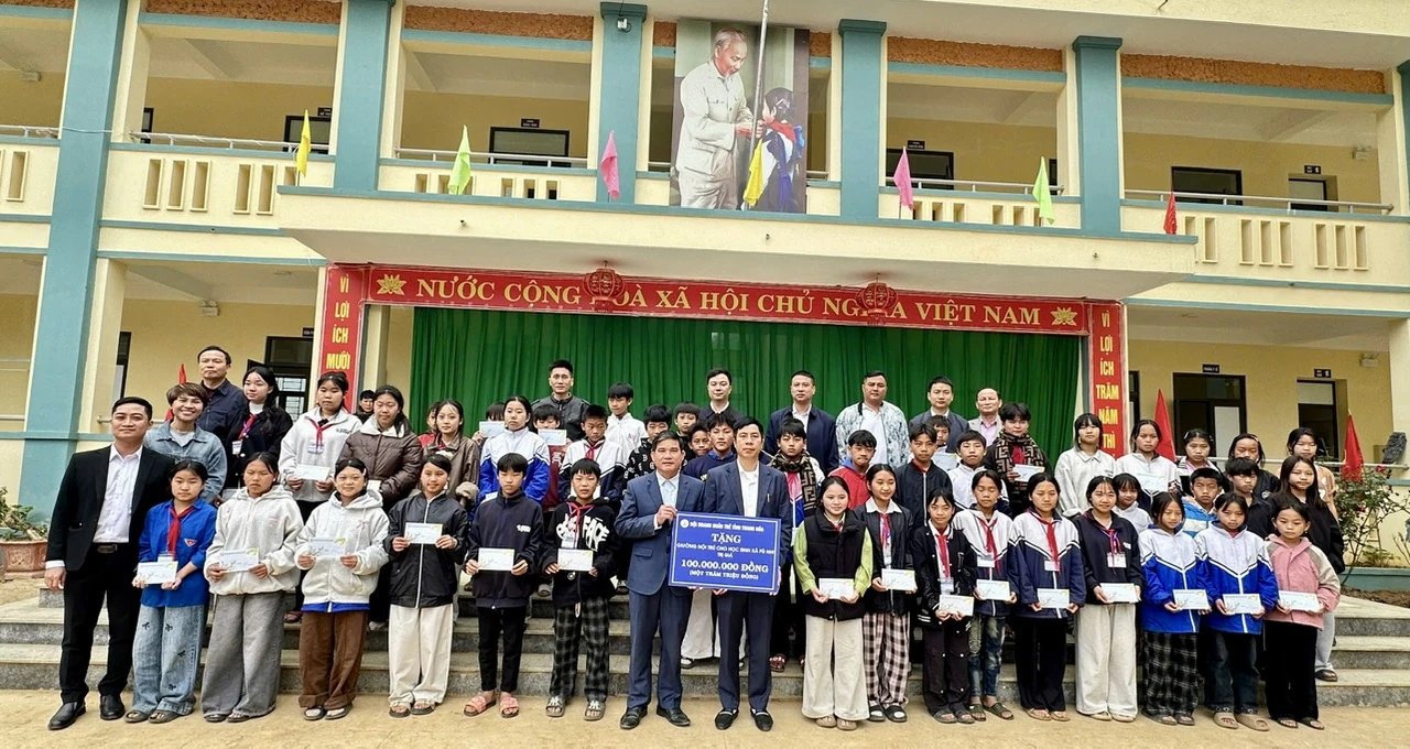 Tết yêu thương cho học sinh nơi vùng cao Pù Nhi