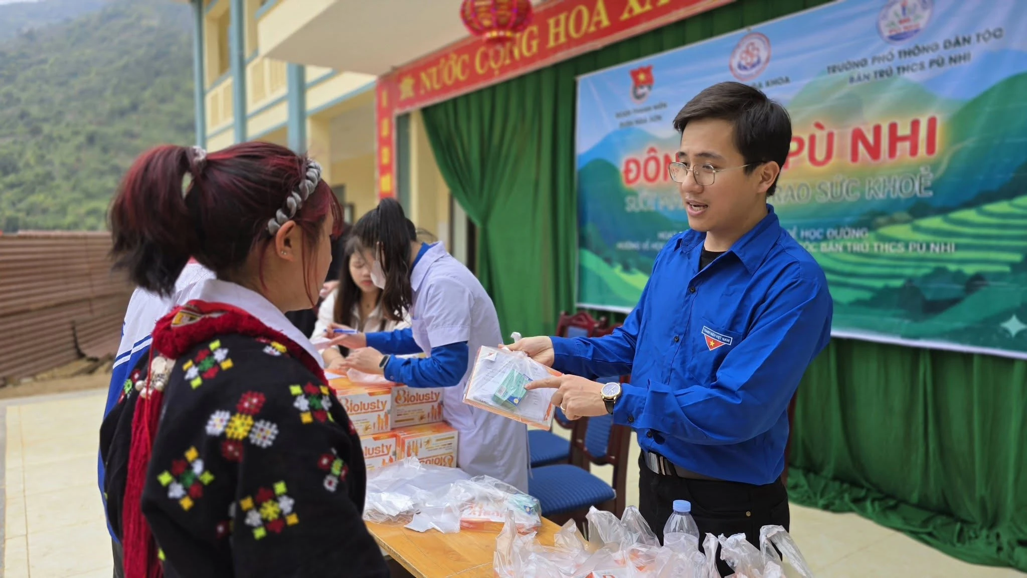 Tết yêu thương cho học sinh nơi vùng cao Pù Nhi