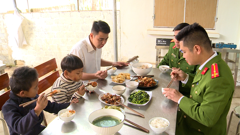 “Con nuôi Công an” – mầm xanh tri thức giữa núi rừng Yên Nhân