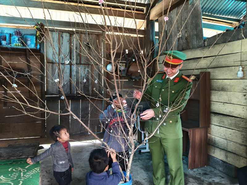 “Con nuôi Công an” – mầm xanh tri thức giữa núi rừng Yên Nhân