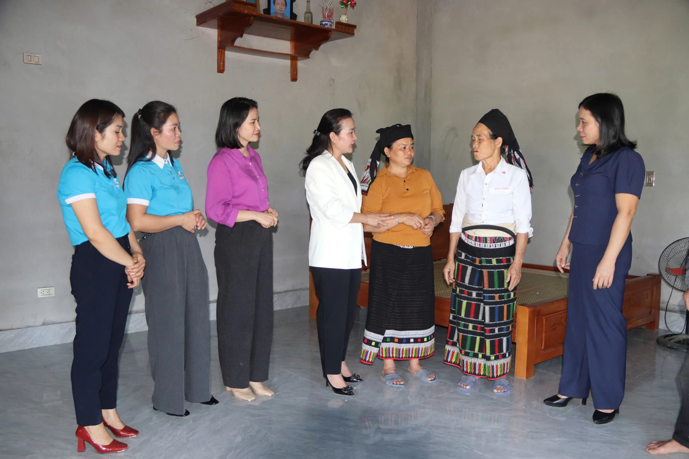 Nhà mới - Ấm tình chị em