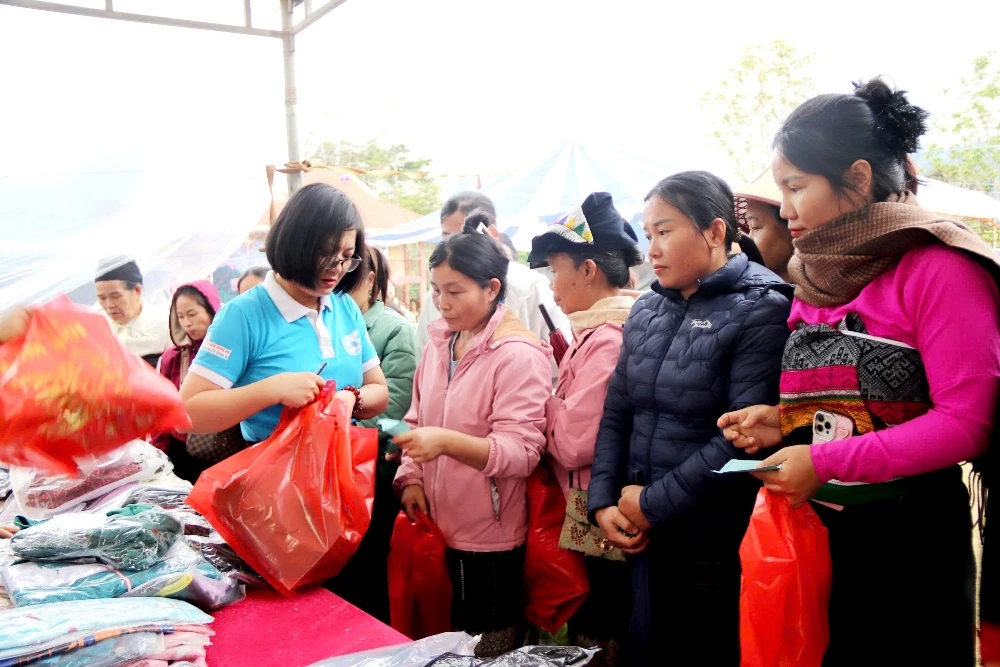 Khởi nguồn yêu thương từ “Phiên chợ nhân ái”