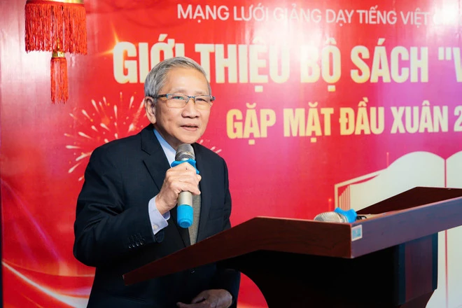 Xây dựng thêm một bộ sách hỗ trợ công tác giảng dạy tiếng Việt ở nước ngoài