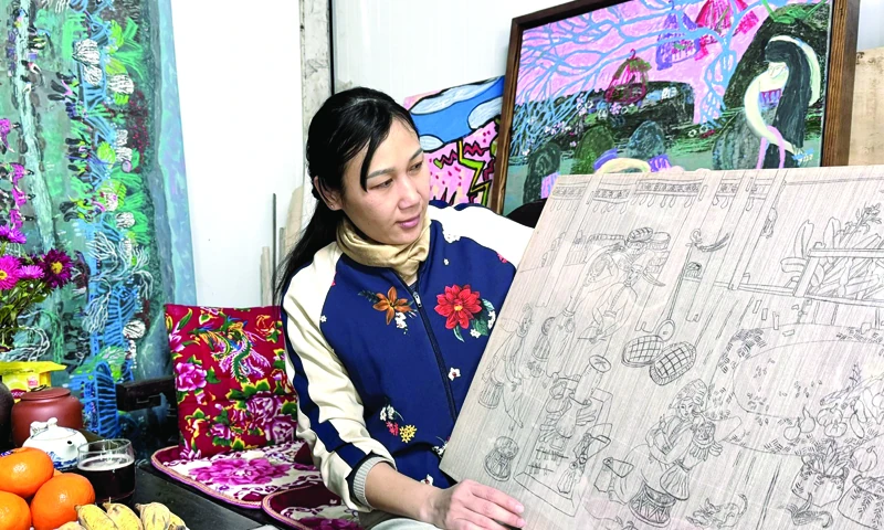 Chu Thu, cô gái mỏng manh vẽ tranh sơn mài