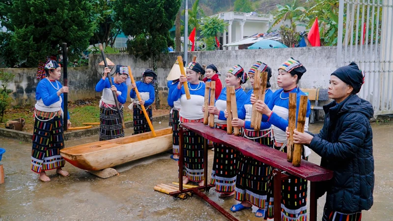 Về Xuân Du trẩy hội Sết Boóc Mạy