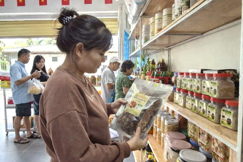 Sản vật vùng cao “hút khách” khi xuống phố