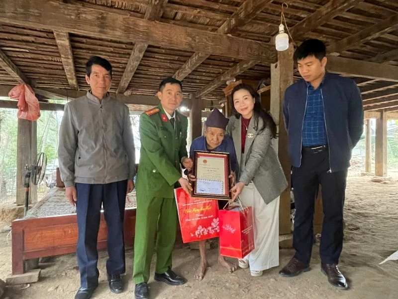 Biên giới rộn ràng sắc xuân