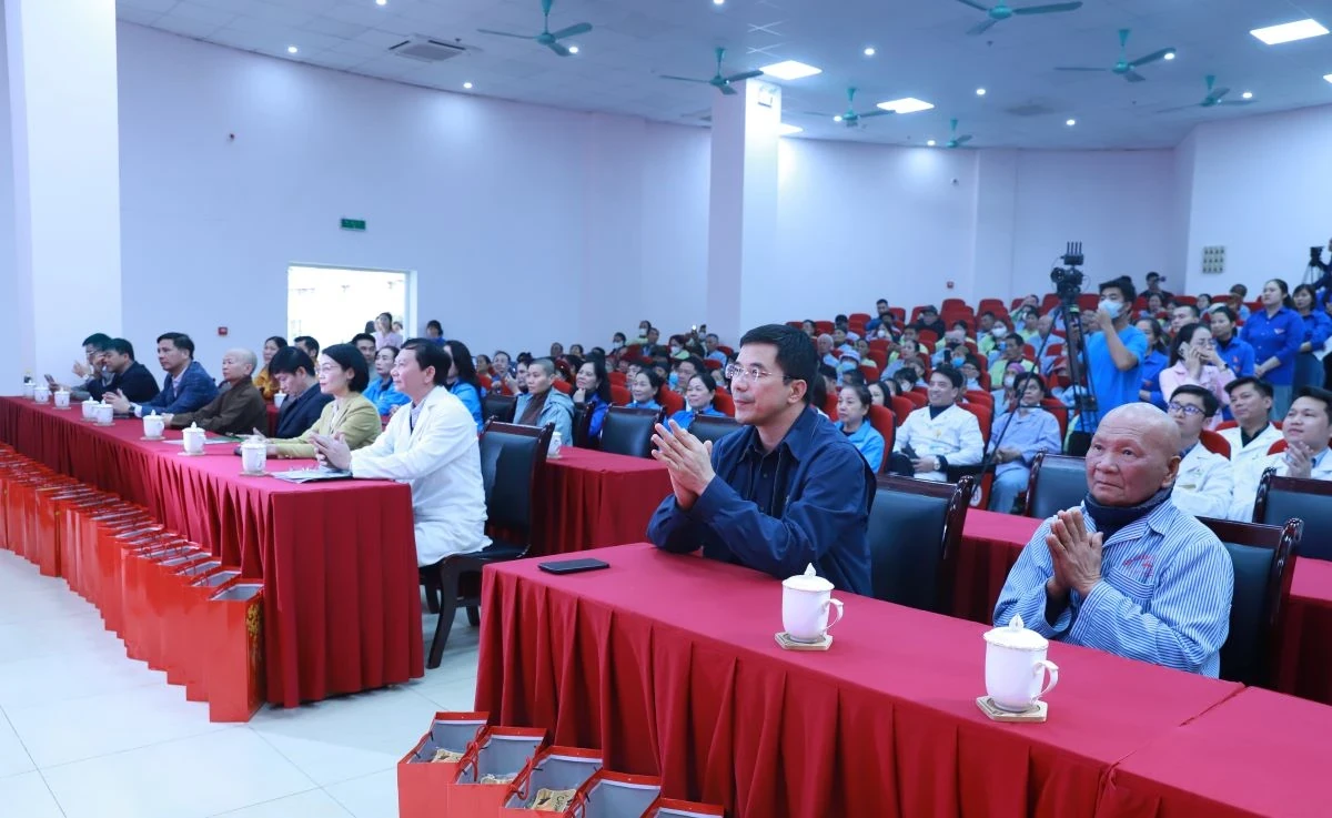 “Xuân yêu thương - Tết sum vầy” sẻ chia cùng bệnh nhân ung thư