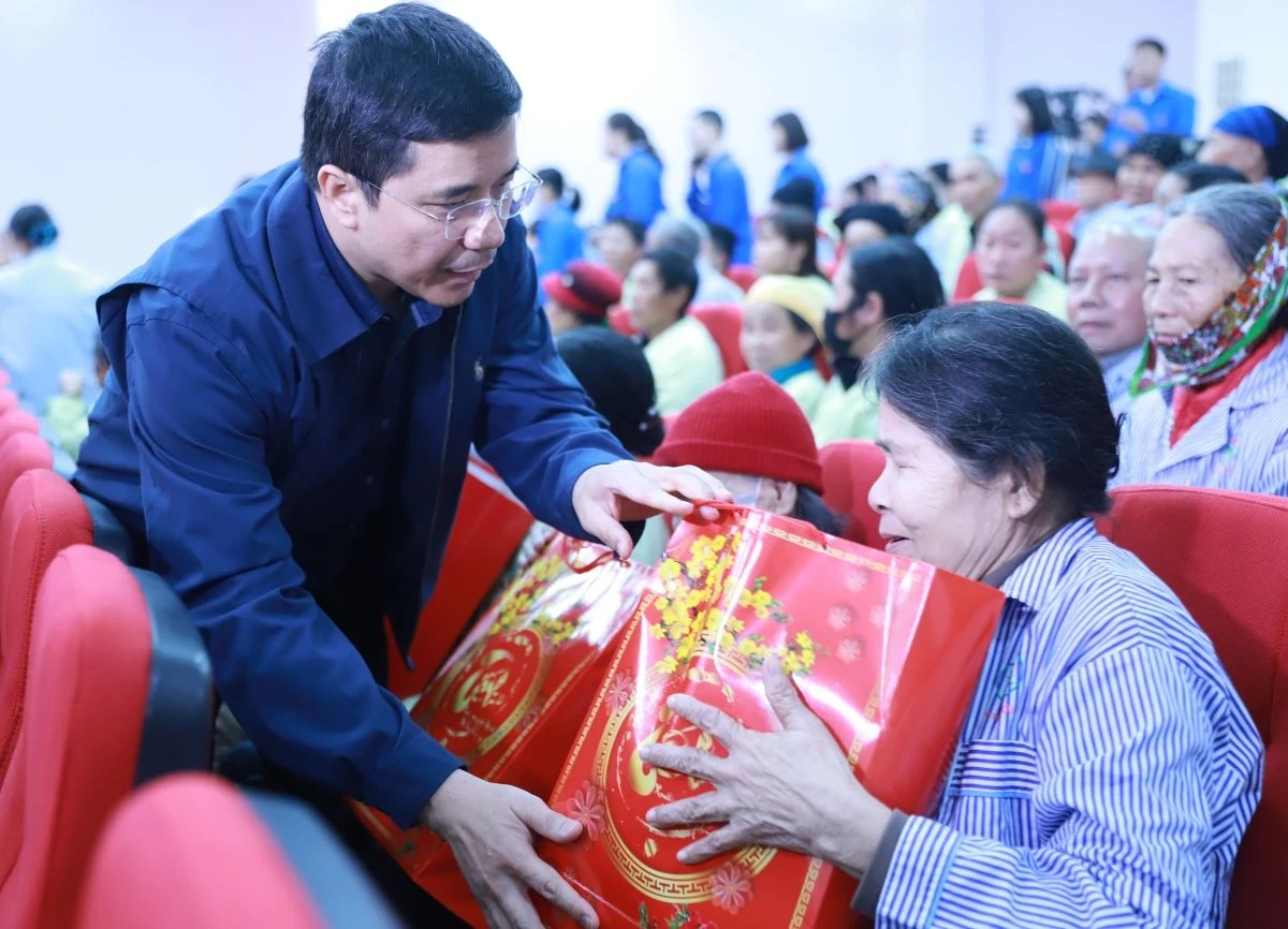 “Xuân yêu thương - Tết sum vầy” sẻ chia cùng bệnh nhân ung thư