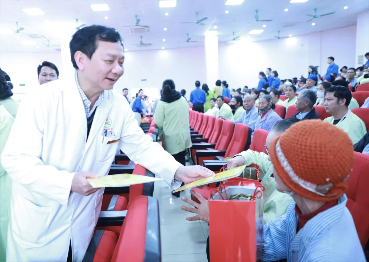 “Xuân yêu thương - Tết sum vầy” sẻ chia cùng bệnh nhân ung thư