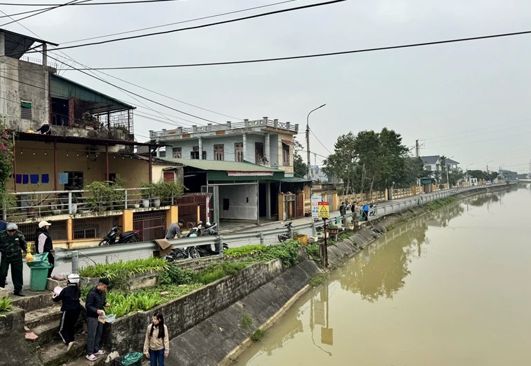 Thả cá, không thả túi nilong” góp phần bảo vệ môi trường