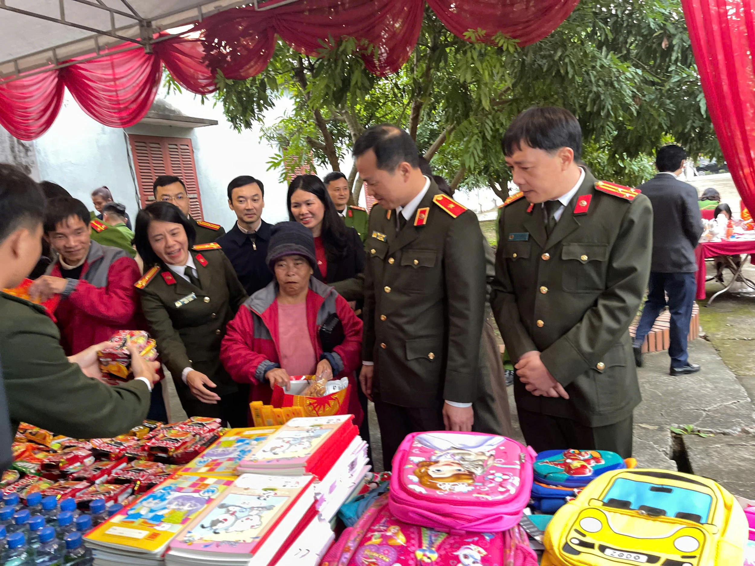 Tết của những đứa trẻ mồ côi