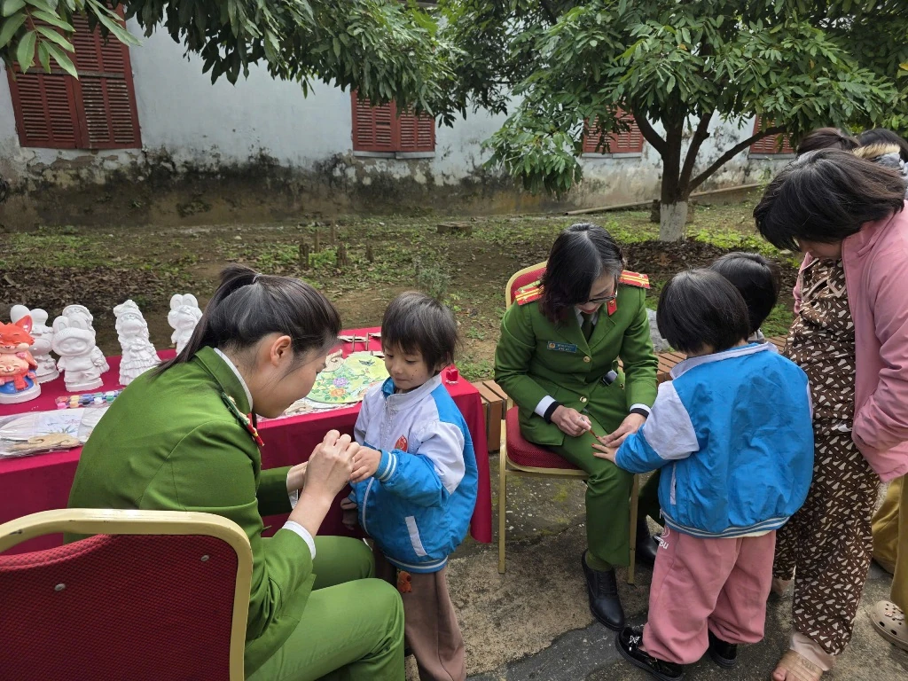 Tết của những đứa trẻ mồ côi