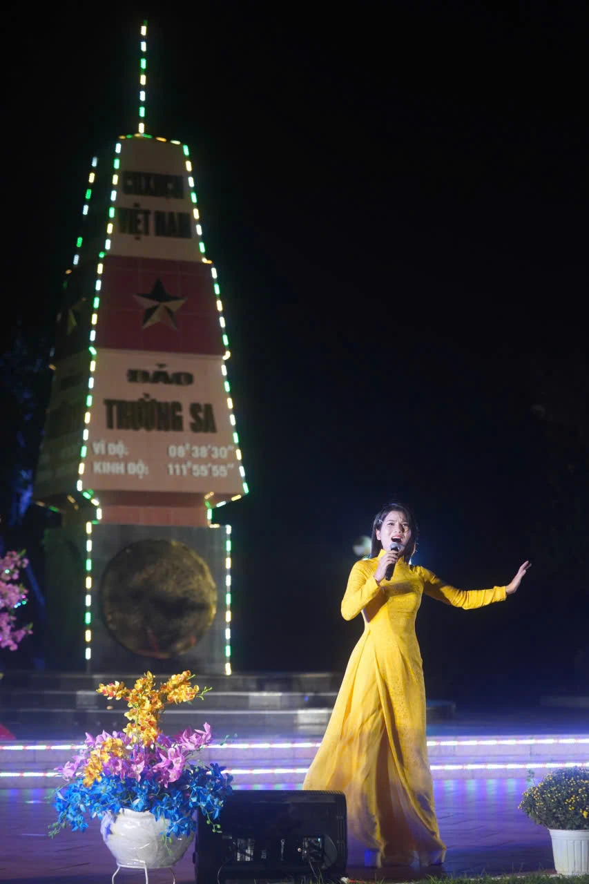 Ca sĩ Hoàng Yến: “Khi hát bằng tất cả trái tim mình - sẽ như một cách gửi thương nhớ về với quê hương”