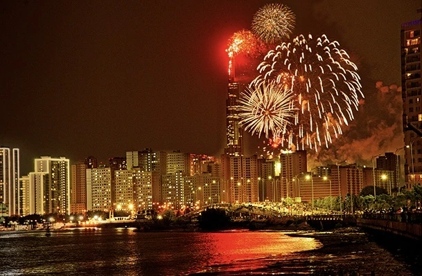 Mùa xuân bên cửa sổ