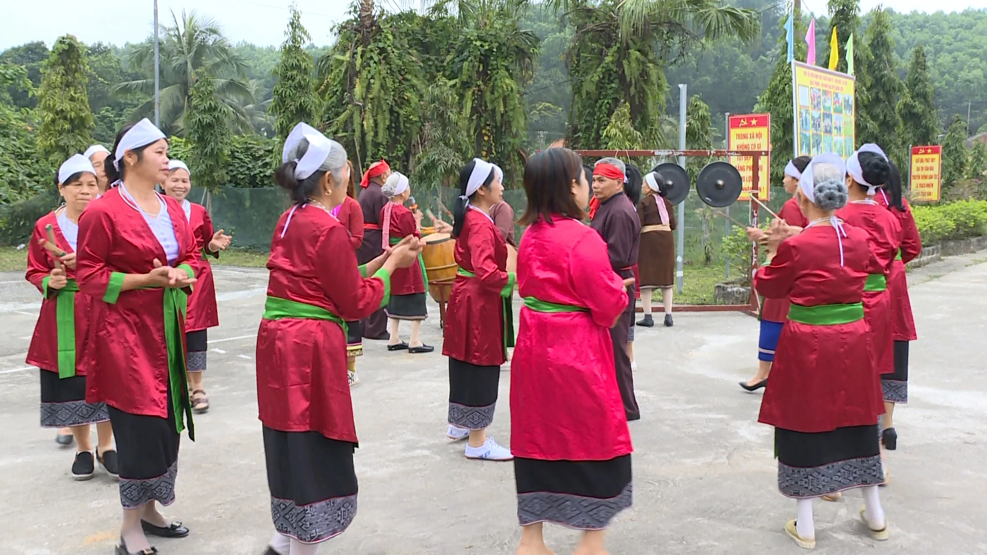 Xuân về bản Thổ