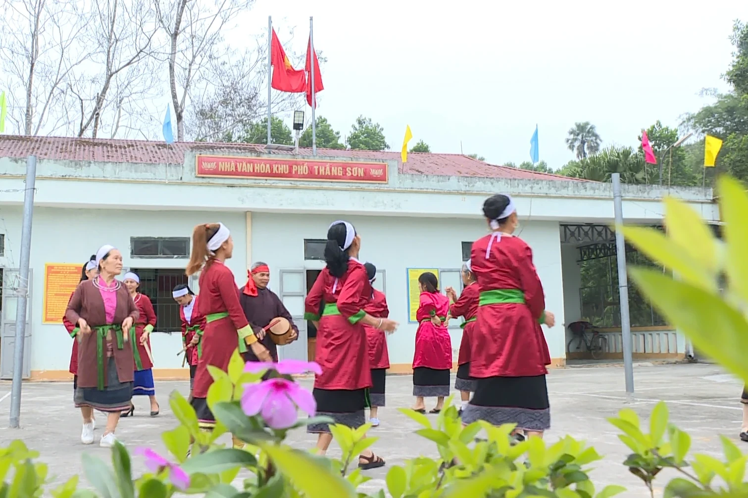 Xuân về bản Thổ