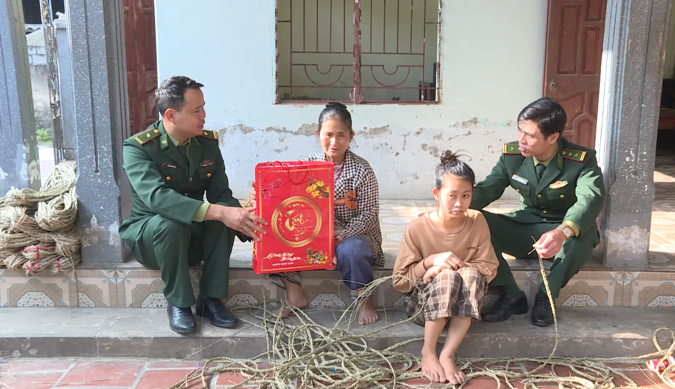 Tết ấm vùng biên xứ Thanh