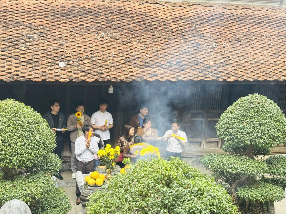 Rộn ràng du xuân đền Bà Triệu