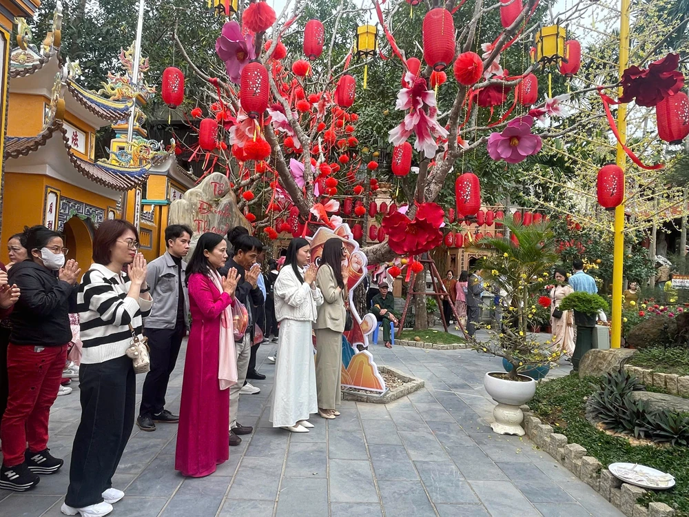 Đầu xuân đi lễ chùa