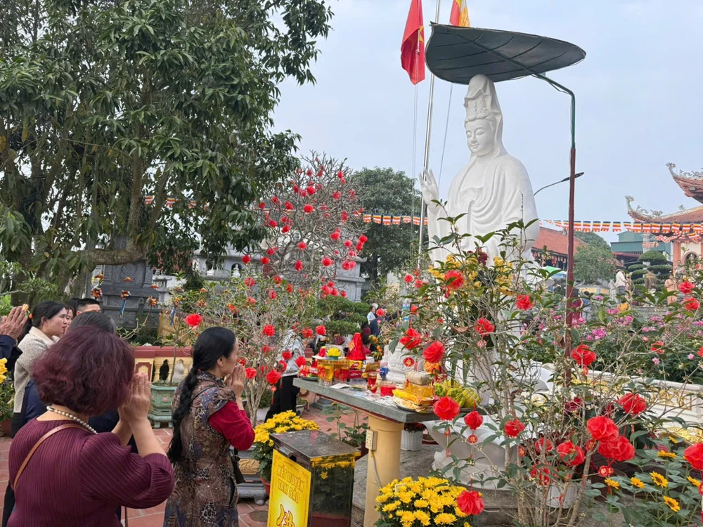 Đầu xuân đi lễ chùa