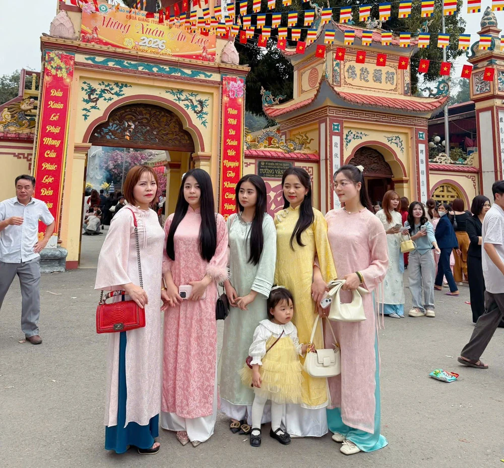 Đầu xuân đi lễ chùa