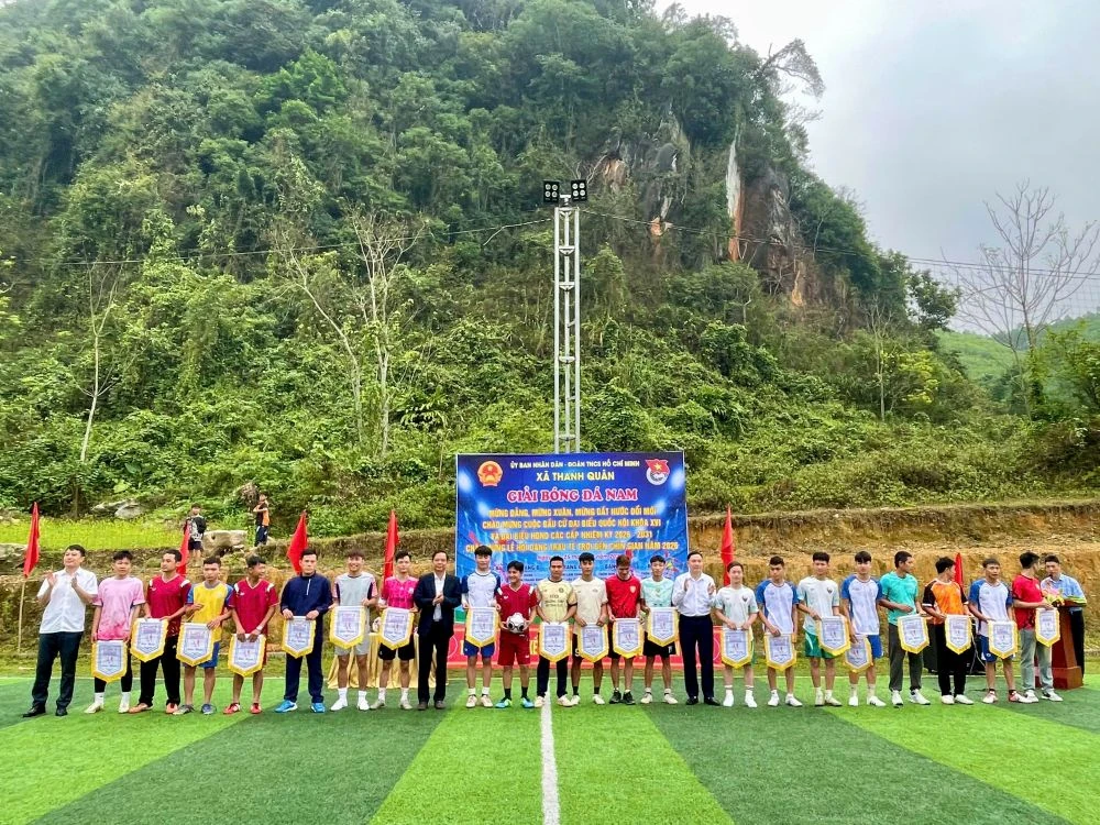 Sôi nổi giải bóng đá nam mừng Đảng - mừng Xuân Bính Ngọ 2026 xã Thanh Quân