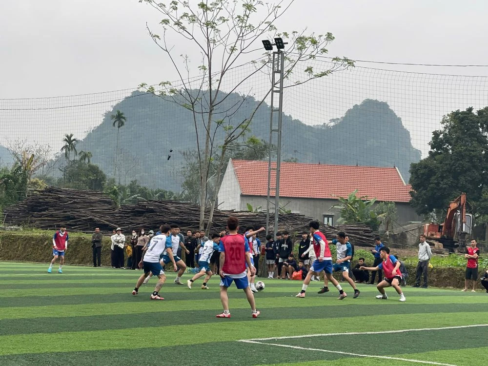 Sôi nổi giải bóng đá nam mừng Đảng - mừng Xuân Bính Ngọ 2026 xã Thanh Quân