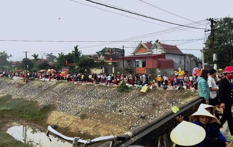 Chợ Đình làng Đài mùng 2 Tết – Nét đẹp văn hóa của người Cổ Định