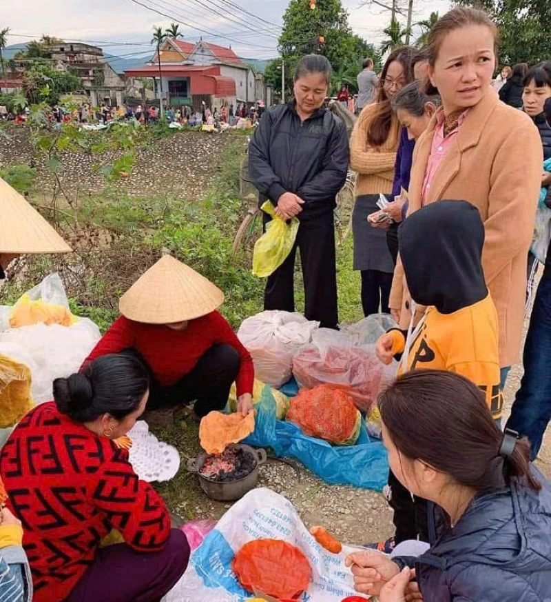 Chợ Đình làng Đài mùng 2 Tết – Nét đẹp văn hóa của người Cổ Định