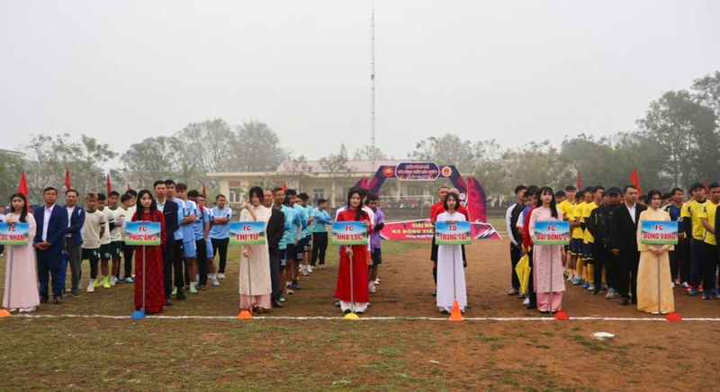 Sôi nổi Giải bóng đá mừng Đảng, mừng Xuân xã Đồng Tiến