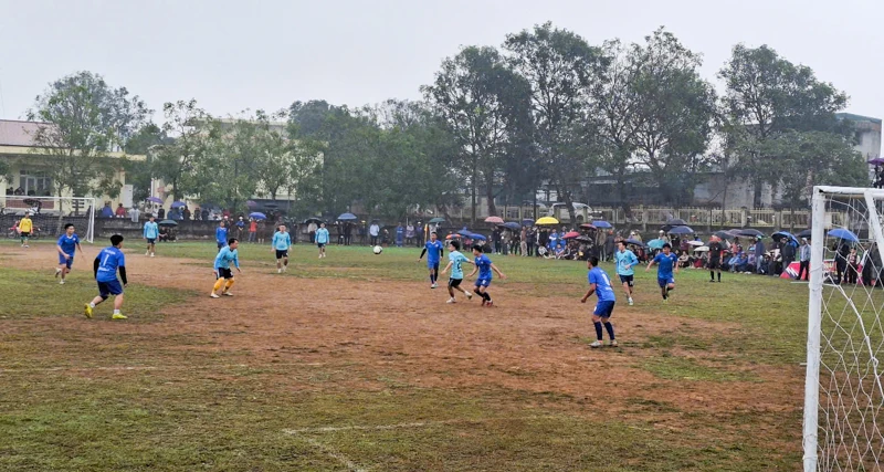 Sôi nổi Giải bóng đá mừng Đảng, mừng Xuân xã Đồng Tiến