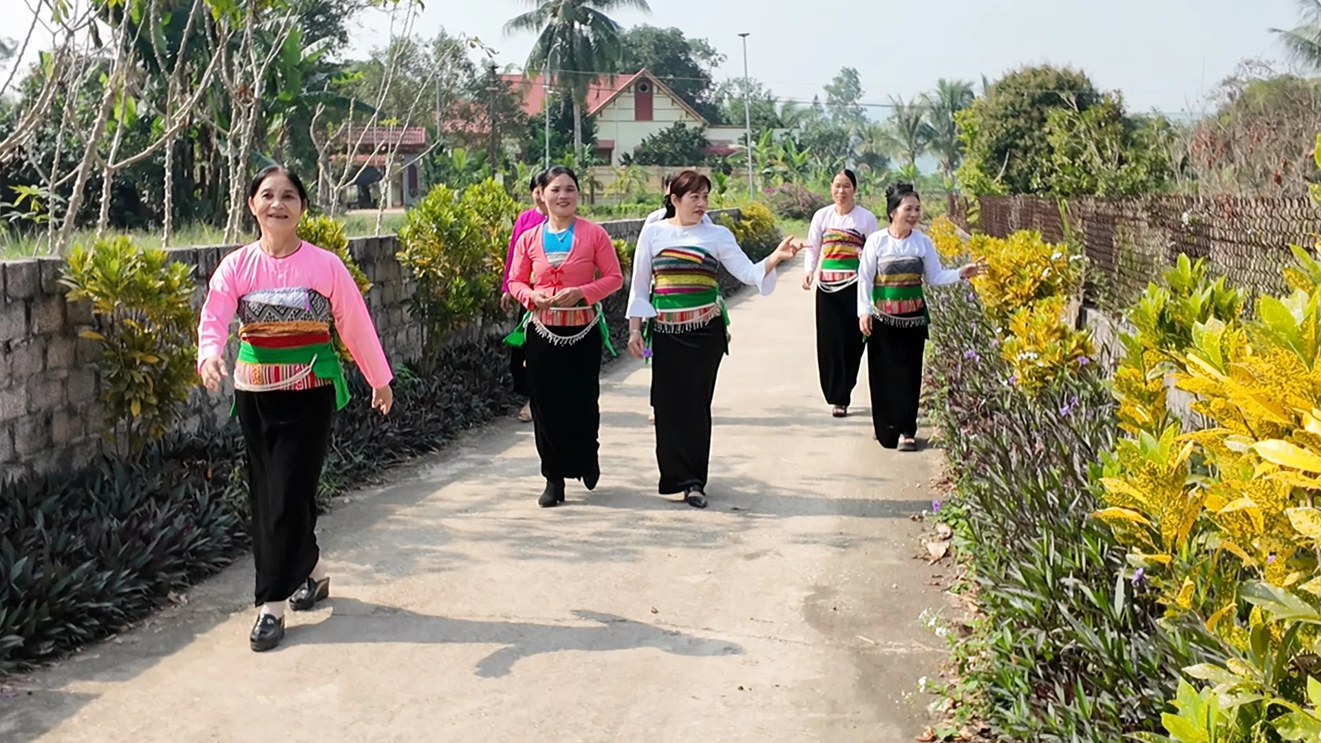 Sắc màu tết Mường Đủ