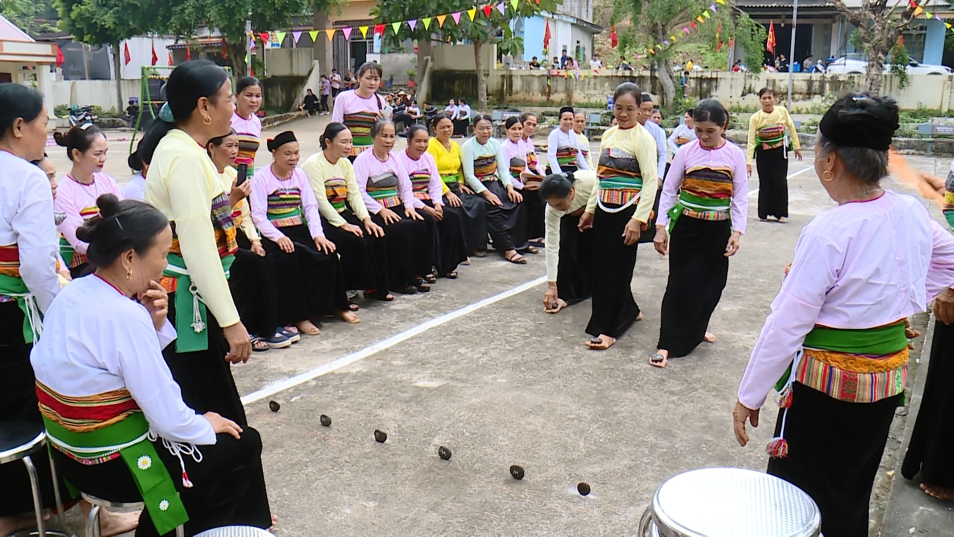 Sắc màu tết Mường Đủ