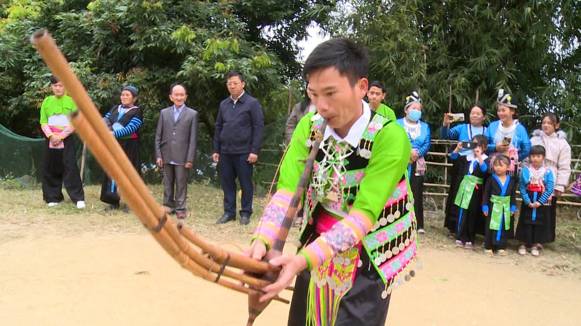 Du xuân trên bản Mông