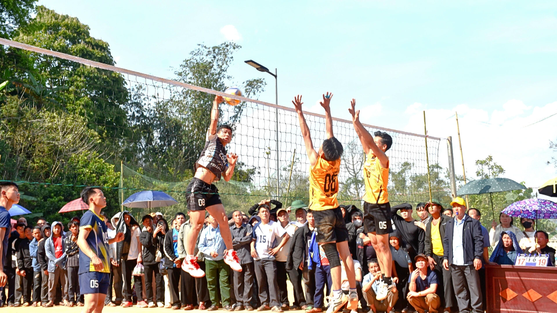 Du xuân trên bản Mông