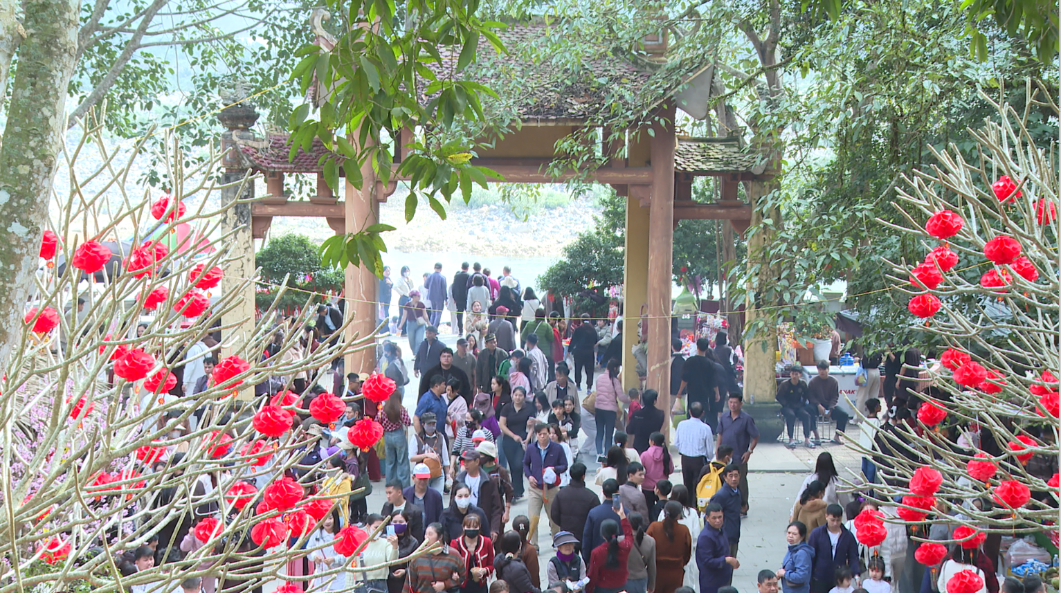 Lễ chùa đầu năm - Nét đẹp văn hóa tâm linh