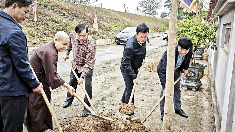 Xã Định Tân phát động “Tết trồng cây đời đời nhớ ơn Bác Hồ”