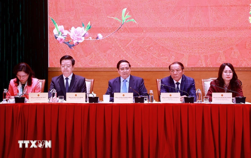 Thủ tướng gặp mặt nghệ sỹ, nhà báo, vận động viên tiêu biểu nhân dịp Năm Mới