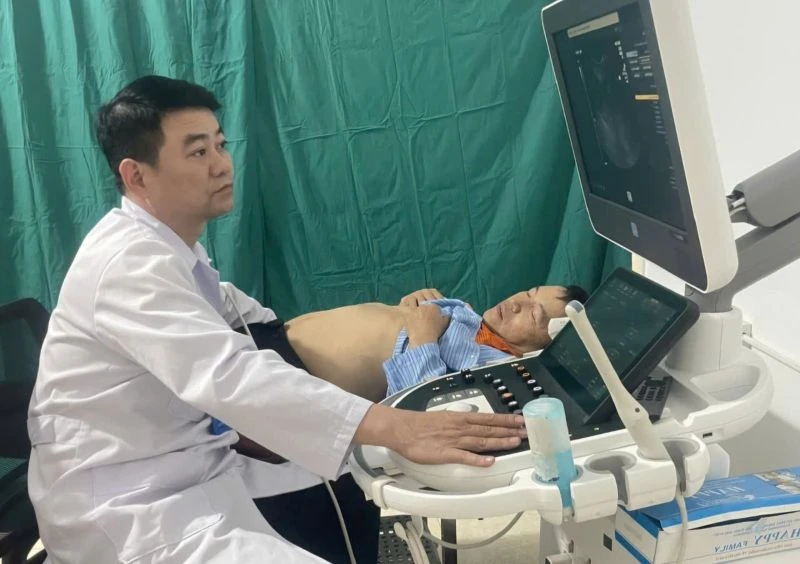 Người bác sĩ vùng biên “gieo” niềm tin cho bản làng