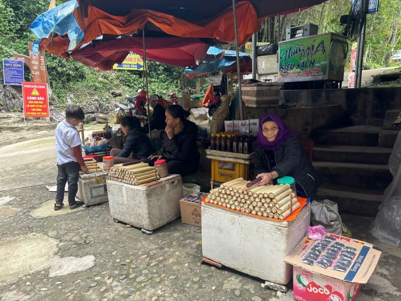 Cơm lam - đặc sản “níu chân” du khách về suối cá Cẩm Lương