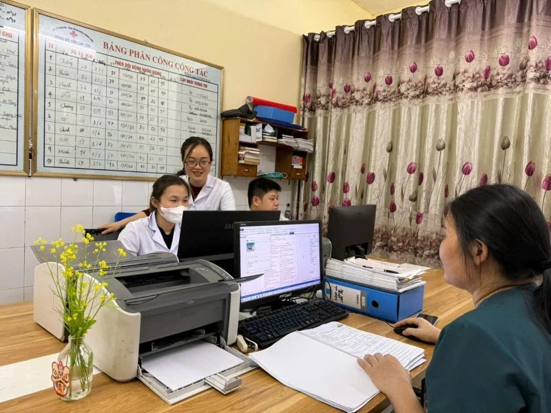 Yêu nghề y, giữ nghề y (Bài 3): “Bông hồng thép” bền bỉ giữ lửa y tế tuyến đầu