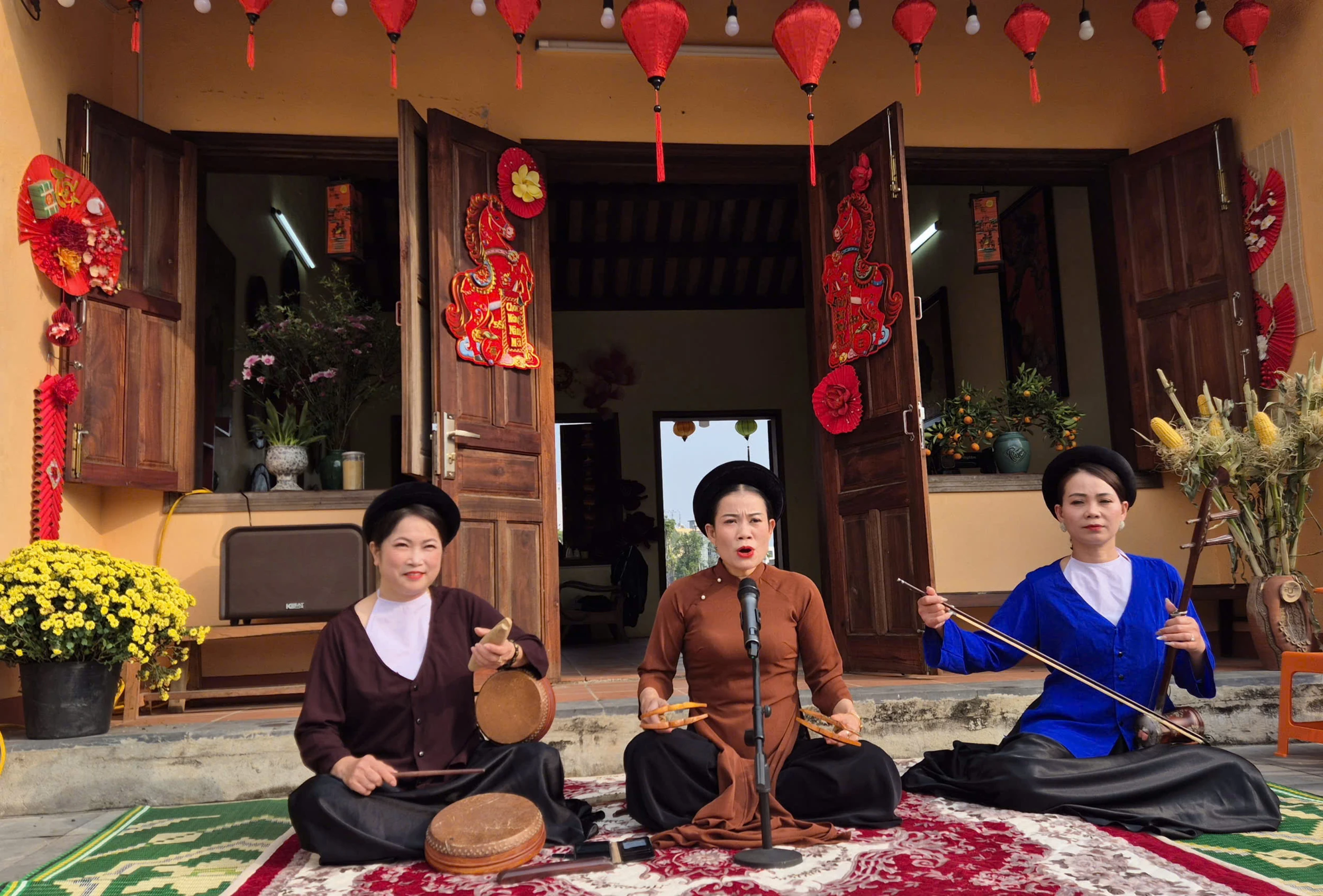 Say khúc ca trù, mê câu hát xẩm ngày xuân