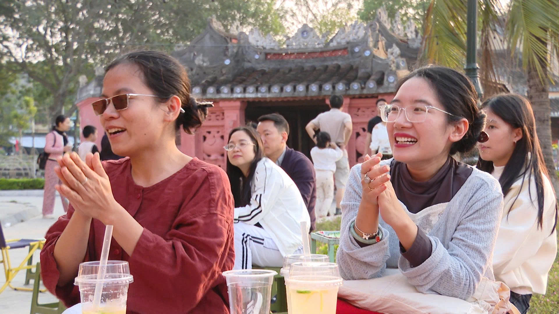 Say khúc ca trù, mê câu hát xẩm ngày xuân