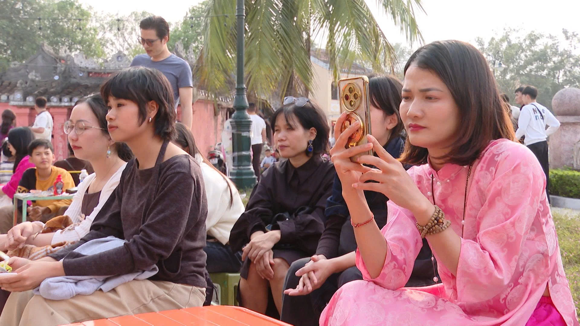 Say khúc ca trù, mê câu hát xẩm ngày xuân