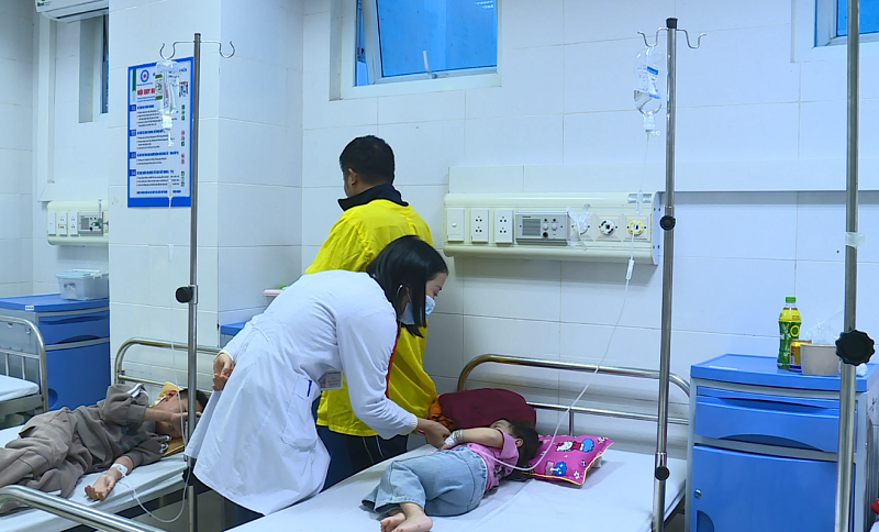 Trẻ nhập viện sau Tết: Hệ lụy từ việc ăn uống không kiểm soát